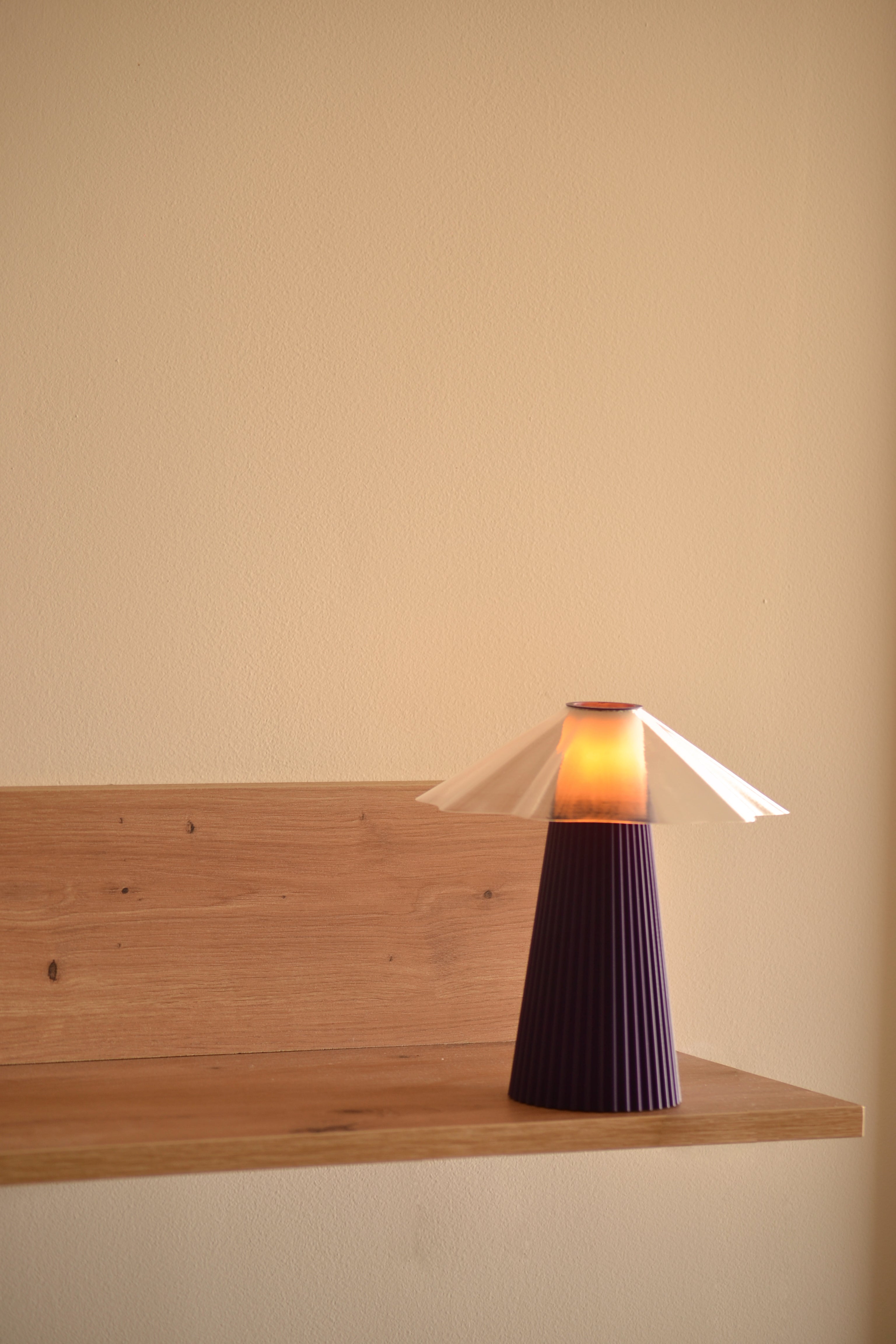 LÁMPARA PHYLLA - Morado