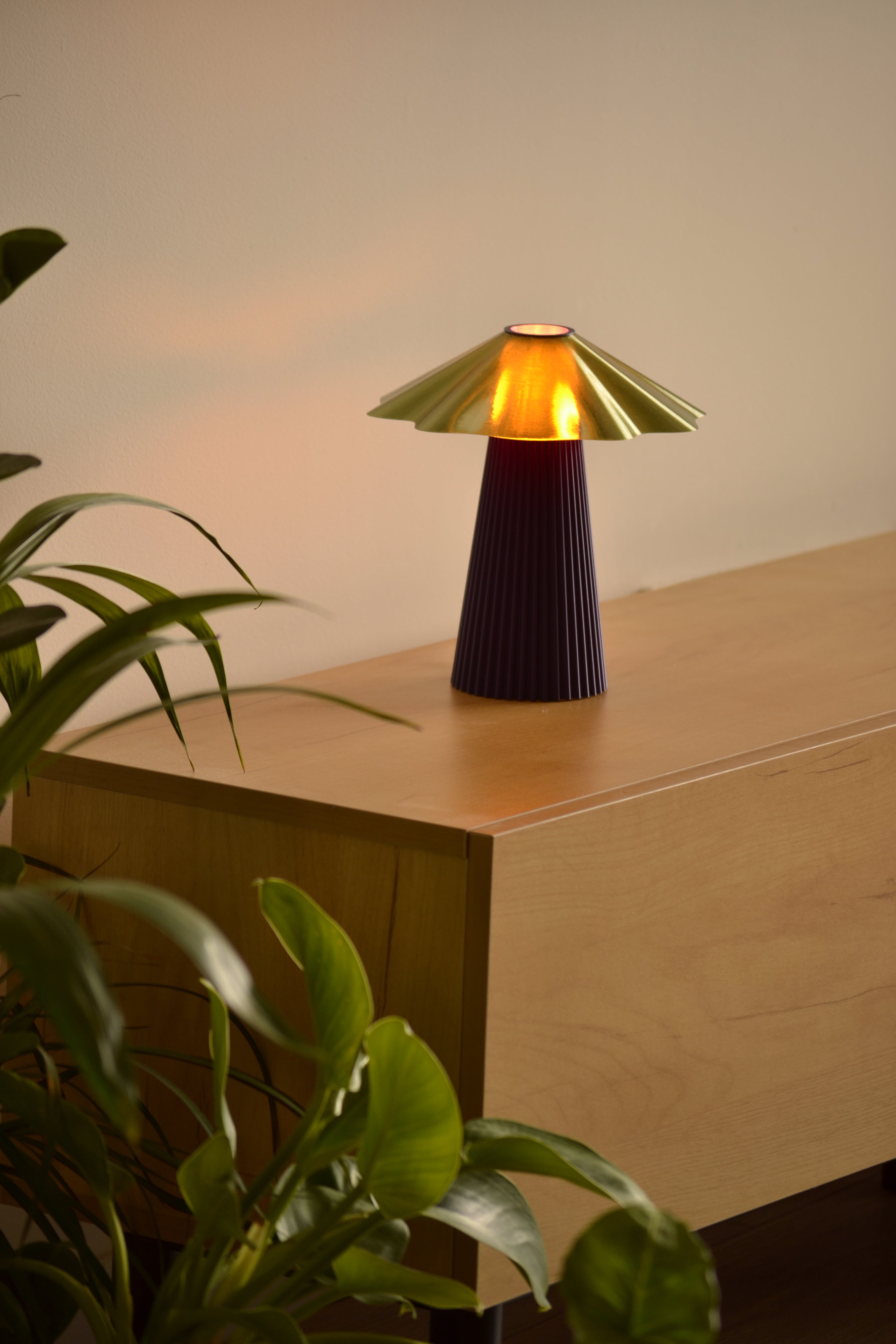 LÁMPARA PHYLLA - Morado