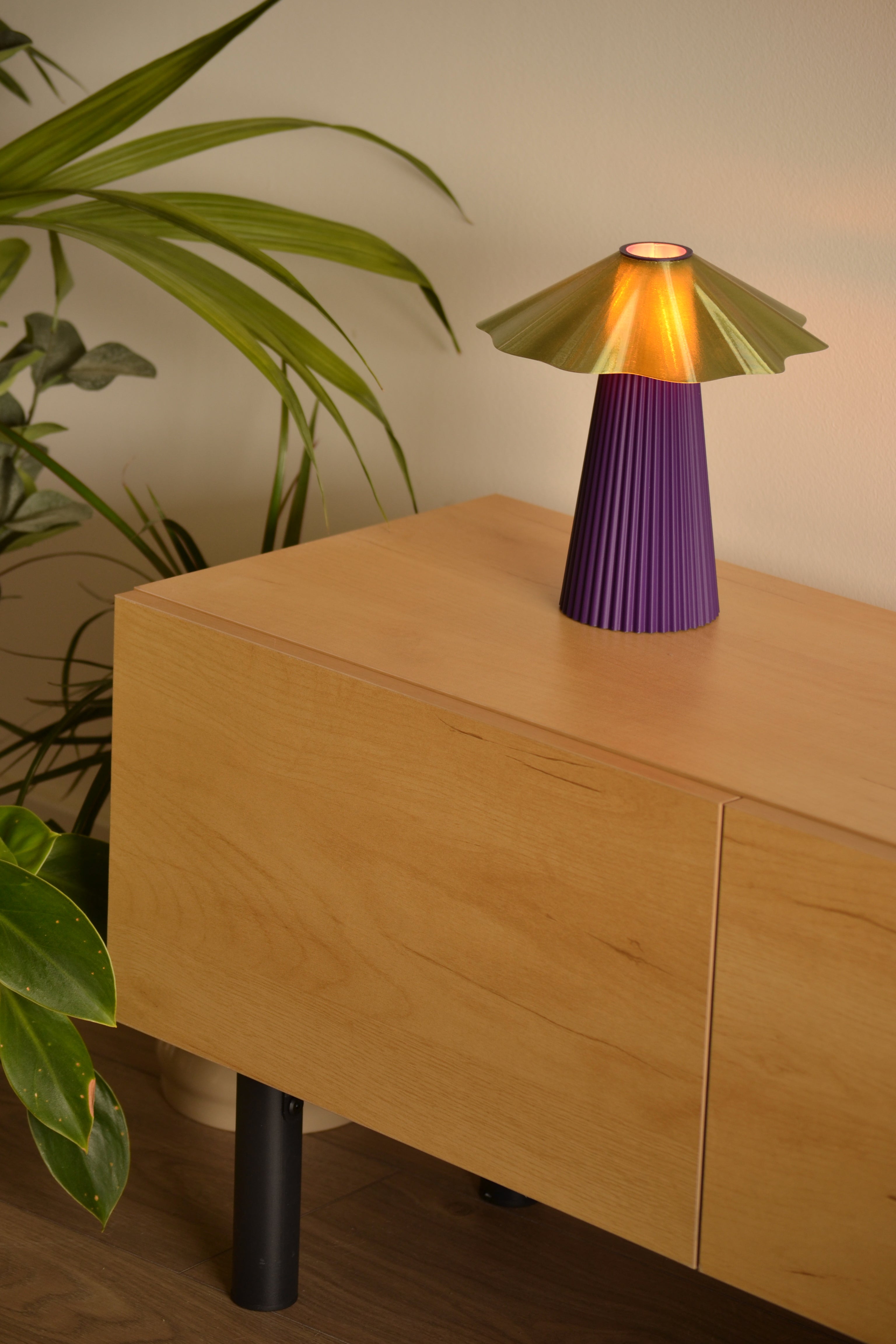 LÁMPARA PHYLLA - Morado